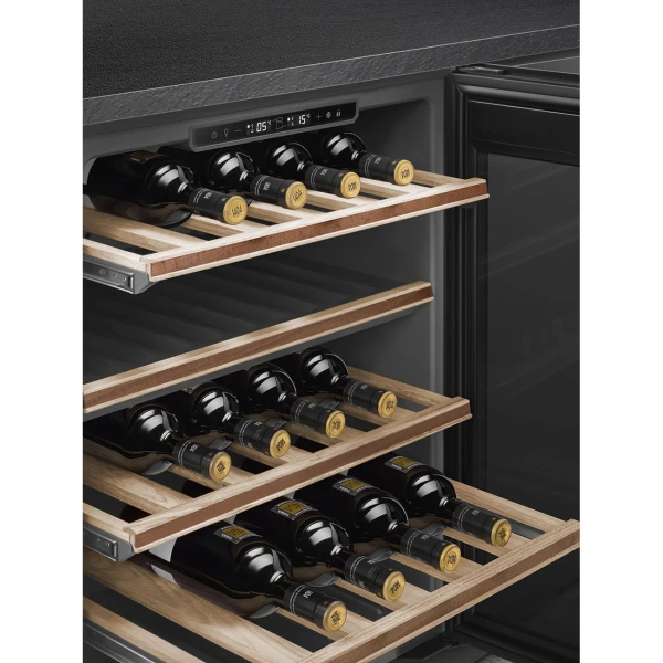 Chłodziarka na wino do zabudowy Smeg Dolce Still Novo CVI638RN3