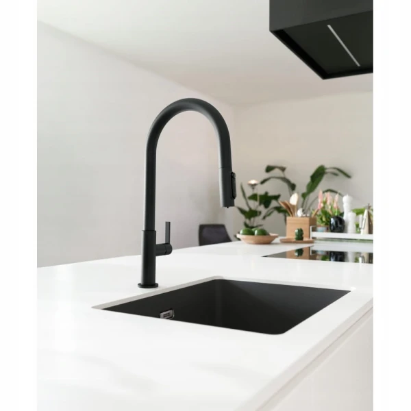 Bateria kuchenna Franke Maris Slim Clear Water J pull-out Czarny mat